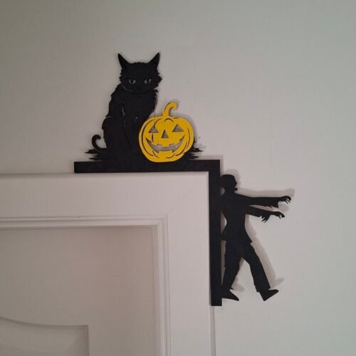 Halloween door corner cat